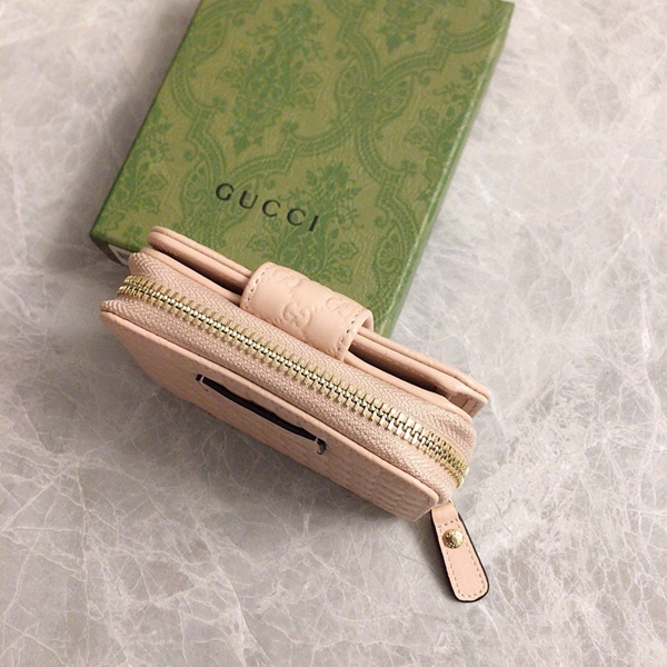 グッチ財布 レプリカ着用イメージ